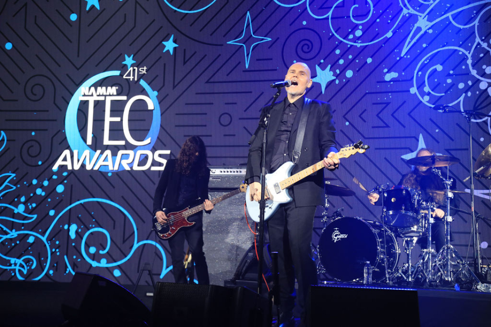 billy corgan performs at the namm tec awards